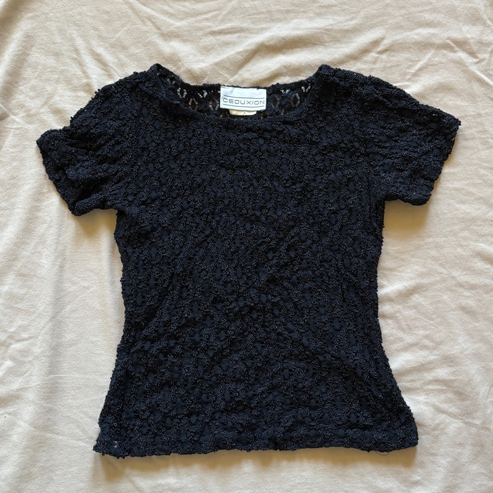Mesh pattern tee